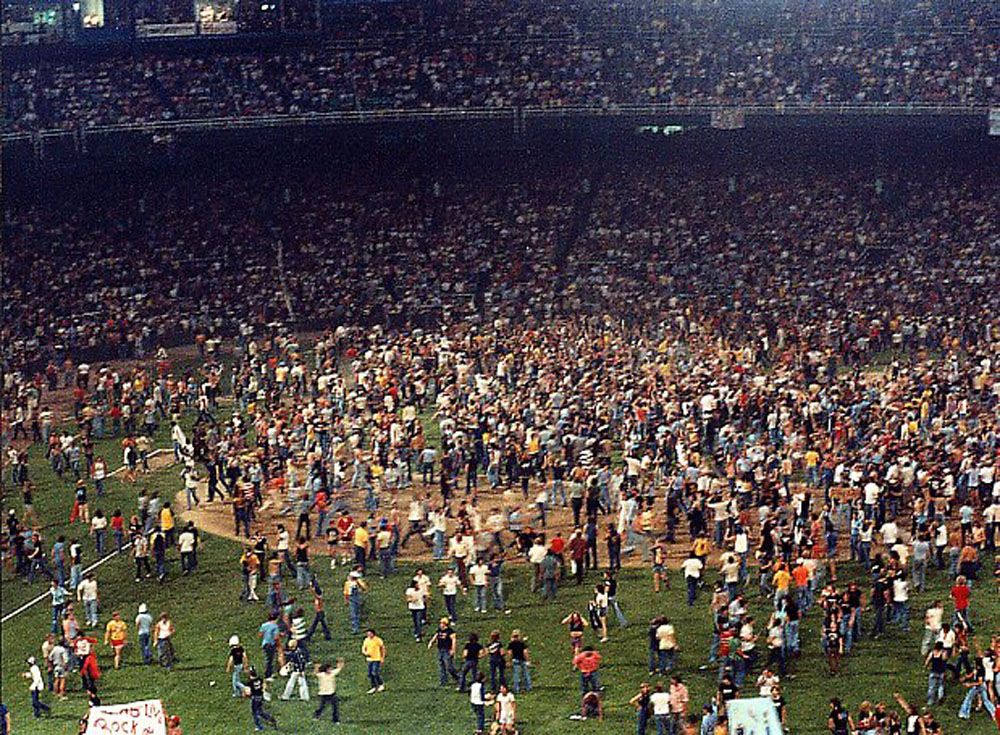 Disco demolition night 1000px